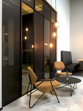 Afbeelding in Gallery-weergave laden, SQUID textile window film color coal opaque in office setting